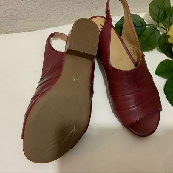 Trotters Nina Red Leather Open Toe Sling Back Low Heel Sandal.   Size 7.5 - Picture 8 of 9